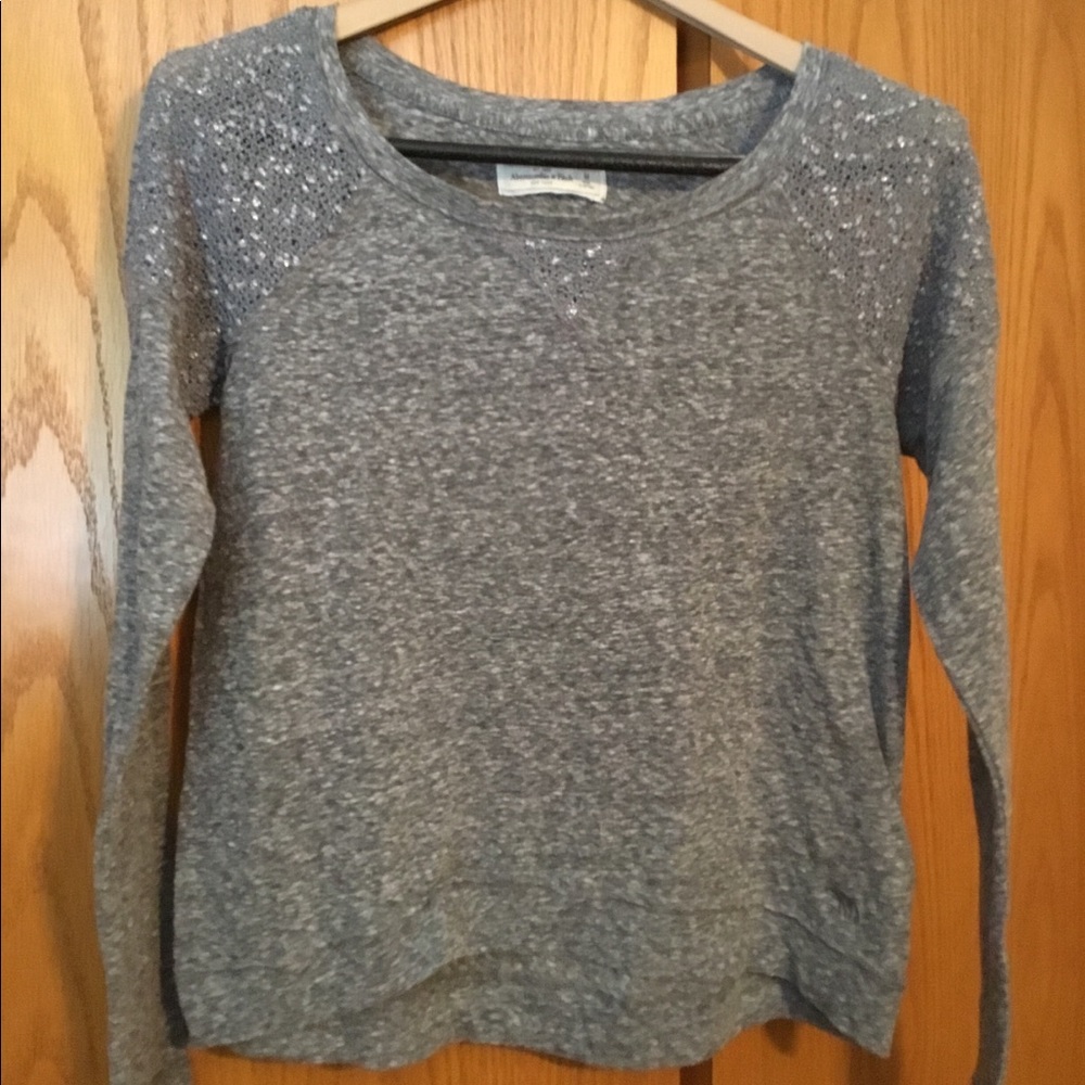 Medium, gray Abercrombie and Fitch sweater
